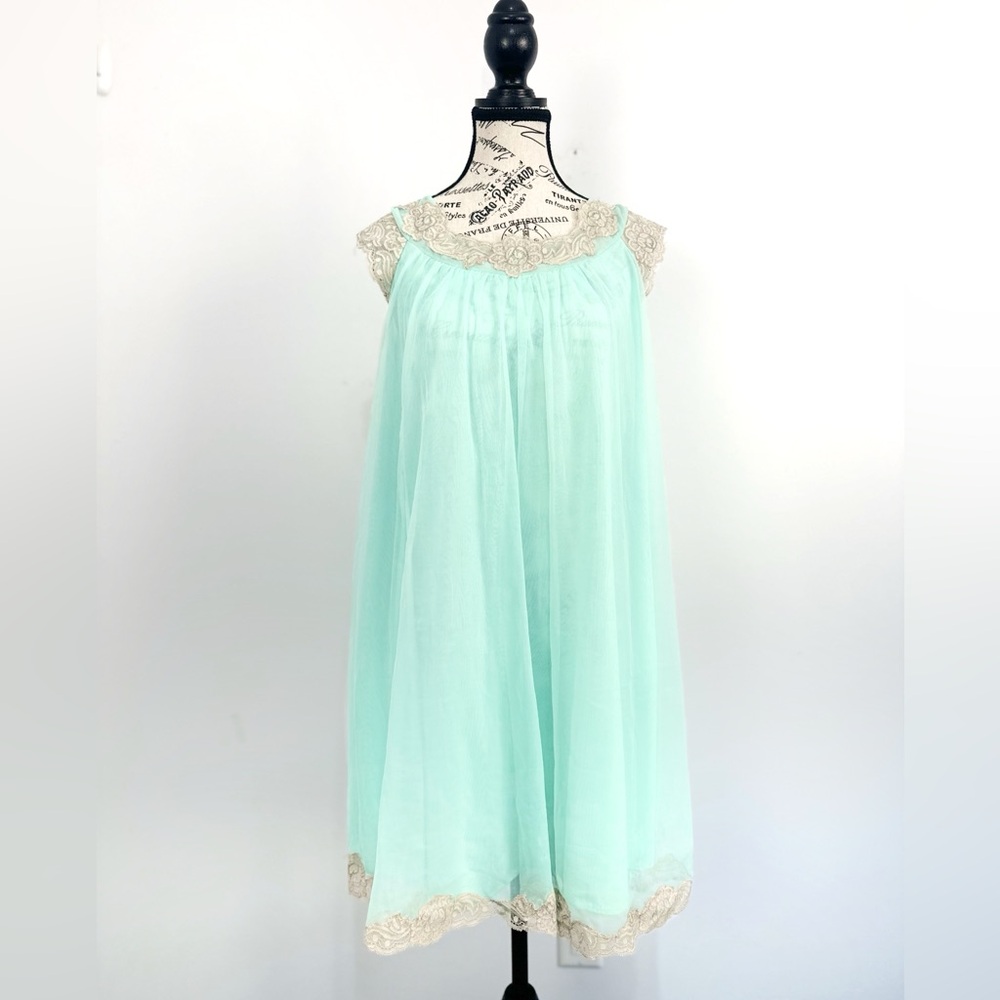 Vintage 1960’s Babydoll and Robe Peignoir Set - Picture 2 of 14